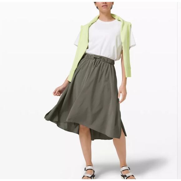 Lululemon Time To Flounce Skirt Green Size 8 Lightweight Quick Dry Stretch - Picture 1 of 11